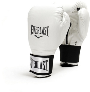Что нужно боксеру и где купить перчатки Everlast?
